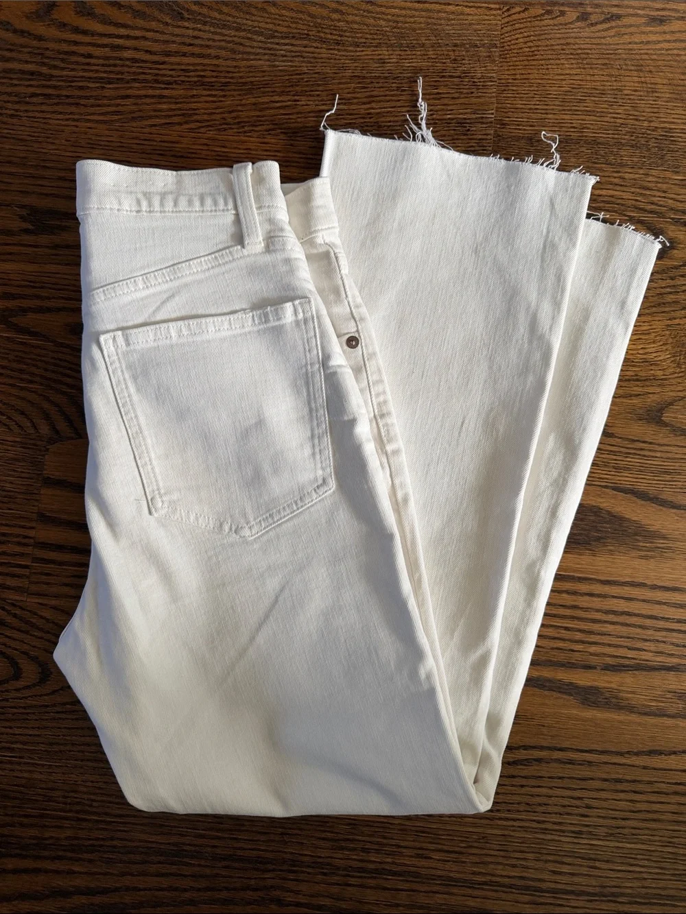 GAP White Cropped Ankle Jeans with Raw Hem sz 6/28R